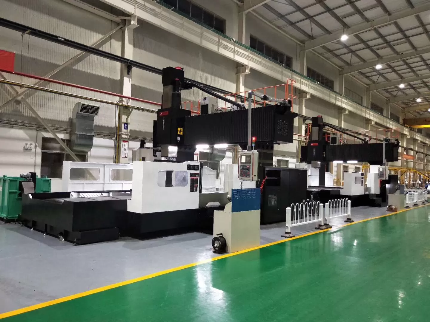 विस्तारित मशीनिंग क्षमताओं के लिए छह स्पिंडल हेड कॉन्फ़िगरेशन